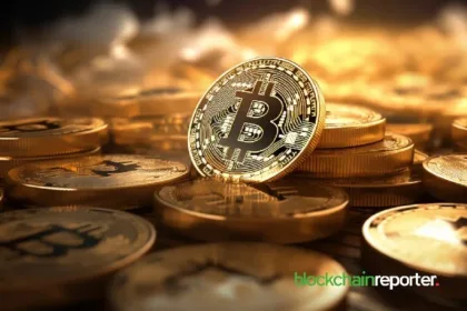 Bitcoin flashes mixed signals as bearish divergence appears