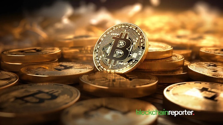 Bitcoin flashes mixed signals as bearish divergence appears