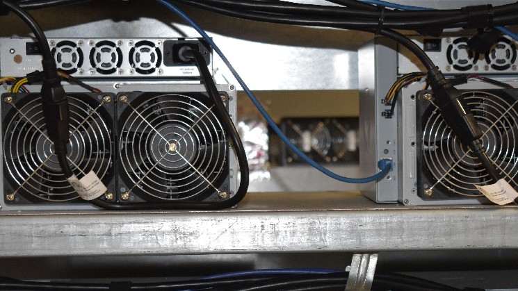 Cleanspark groove Bitcoin 'Hodl' strategy to stop dilution via equity Raise