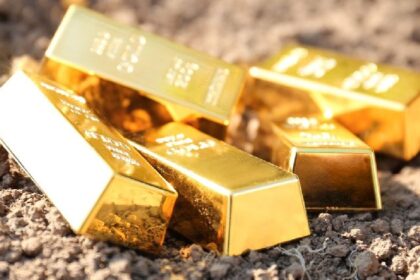 Gold continues to correct, which may be good for Bitcoin