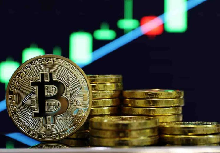 Bitcoin hits $130,000 on this day, according to analysts.