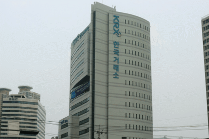 South Korea suspends trading due to market crash